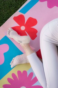 ROVA Five Fingers Blush Terrain grip socks (pilates socks/ถุงเท้าพิลาทิส)