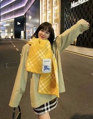 Burberry 黃色格紋圍巾