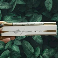 Wodwod 2-in-1 dual-tip pen and liquid eyeliner that doesn't smudge thin lines