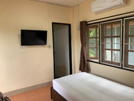 - (Baan Aomsin Resort)