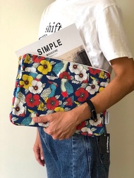 台灣獨家款aLovesupreme11吋平板保護套/新增前置物口袋_熱鬧鸚