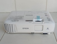 proyektor bekas Epson Eb S400. 3200 Lumens. svga. HDMI