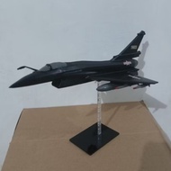 Miniature fighter plane J-10C full armament scale 1:72 livery black