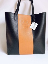 MCM Tote Bag บอดี้สีดำ คาดน้ำตาล ปั๊ม Logo หนัง Pu คุณภาพดี ใบใหญ่สะใจ 37cm x 43 cm x ฐาน 10 cm จุขอ