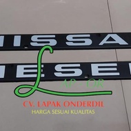 Nissan Diesel Front Grill Logo Emblem Cwb45A Cwb520 Cw620