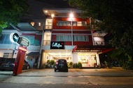 近 PARIS VAN JAVA MALL 的 COLLECTION O PASTEUR 飯店 (前稱 SWEET KARINA)