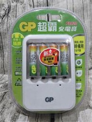 GP 超霸 充電器+4入4號充電電池 PB420-75AAA