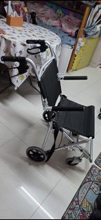 輕便摺疊式助行輪椅