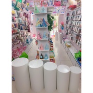 SET OF DECORATIVE PLASTIC PILLARS, SET OF 3 AND 5 WHITE PLASTIC PILLARS