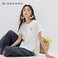 GIORDANO ผู้หญิง เสื้อยืดปักดอกไม้ กระเป๋าเดี่ยว เสื้อยืดคอกลม Jacquard แขนเรกแลน แฟชั่นเสื้อยืดลำลอ