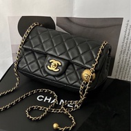 CHANEL 黑金球COCO20收藏極品包全球限量全新晶片款Chanel黑金球Coco 20Mini CF珍藏品購於專櫃新款晶片coco20香奈兒黑金包香奈兒金球包限量