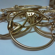 HIGH QUALITY STAINLESS STEEL MAGNETIC AND HOOK BANGLE