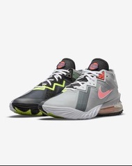 LeBron 18 Low 'Bugs vs Marvin' Basketball Shoes
