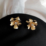 C03 //Floral earring