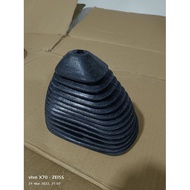 Isuzu Hicom Gear level cover