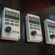 XINZES Nó có thể được sử dụng phổ biến: LC-M02E LC-M2E VFD-M Bảng điều khiển biến tần Delta mới