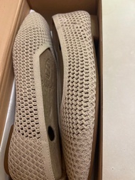 Vivaia 奶茶色針織平底鞋 Square-Toe V-Cut Mesh Flats