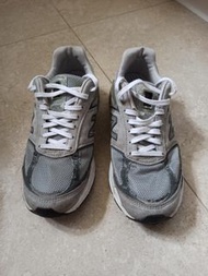 New Balance 990v5 灰色運動鞋