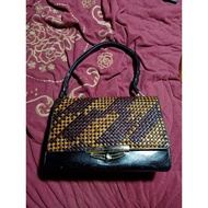 Preloved 100% Vintage Weaved Structured Baguette Shoulder Handbag in Multicolor Leather