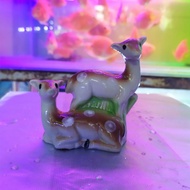 Bewildered pair of golden deer. Height 8cm, width 7cm