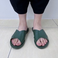 HEUS Crossy Sandals。