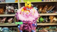 台南卡拉貓專賣店 小熊維尼圓形花束 紅衣款 娃娃 畢業花束 情人節禮物 可繡字 可今天寄明天到