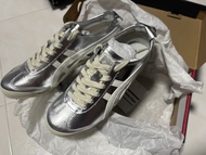 Onitsuka tiger 銀色波鞋