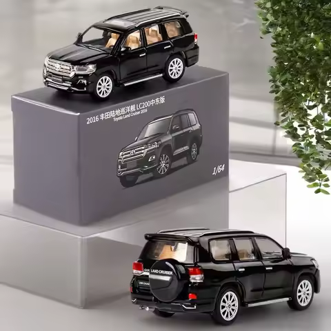 1/64 Toyotas Land Cruiser LC200 SUV Alloy Car Model Diecast Metal Off-road Vehicle Car Model Miniatu