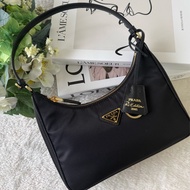 Re-Edition 2005 金字三角牌再生尼龍迷你手提包(黑色)