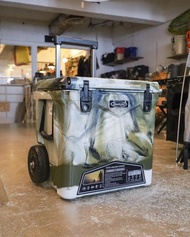 日本Deelight 42.5L 戶外風格冰桶.拉桿拖輪式冰桶.迷彩2色可選