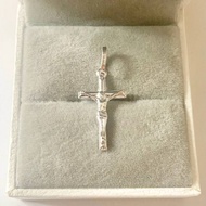 Pawnable 18K White Gold Crucifix Pendant