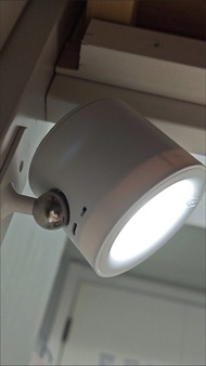 充電式磁吸床頭燈（含充電線）