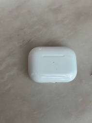 AirPods Pro 盒連右耳