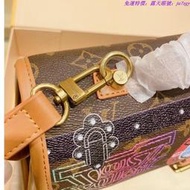 免運特價LV 2021新品徽章塗鴉護士包郵差包 METIS手袋專櫃原版PVC 時尚品牌單肩斜跨包 斜背包 手提女包