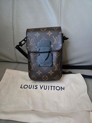 LV s lock vertical wearable wallet