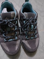 Columbia 行山鞋