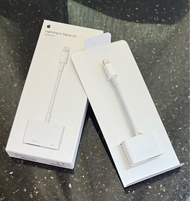 Lightning Digital AV 數位影音轉換器適用於配備 Lightning 接口的 iPhone、iPad 或 iPod。 原價 $369  二手價$140
