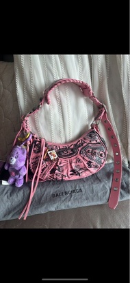 多年正版正貨商標門市現貨 可免息分期 balenciaga le cagole  pink Graffiti Giant Studs Leather XS shoulder bag/crossbody