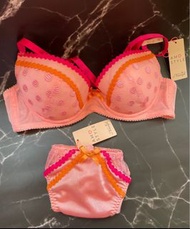 上新 保證日本購買入🥳 C70  Triumph 黛安芬 內衣 Bra underwear 套裝 set