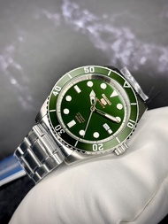 นาฬิกาข้อมือ SEIKO 5 Sport The Hulk ทรงโรเล็กซ์เขียว รุ่น SRPB93K สินค้าของแท้ รับประกันศูนย์ 1 ปี