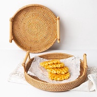 Khay mây hình tròn có tay cầm đựng bánh mì bánh kẹo trái cây làm decor