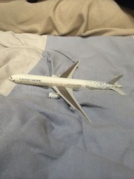 國泰航空模型飛機 （B777-300 香港精神號）