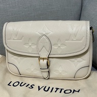 LV Diane 米白雙肩帶法棍包