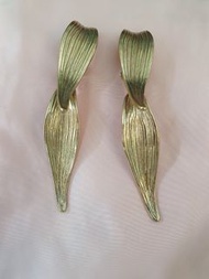 Vintage Givenchy Gold Tone Leaf Earrings 紀梵希 樹葉 中古 復古 耳環夾