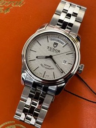 🌈🌈新返貨啦🌈🌈🩶🩶Tudor Glamour Date-Day 56000🩶🩶原裝銀色面❤️❤️39mm 自動機芯 狀態一流 👍🏻👍🏻C1694(廣華街店）