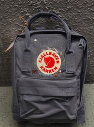 等待下一次的冒險 在山上--Kanken mini / 石墨灰----手工訂製