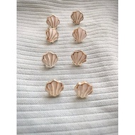 Shell-Shaped Plastic Buttons White and Gold Buttons Size 11mm QQ - K151