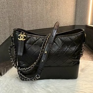 CHANEL 全皮中款流浪包 黑色
