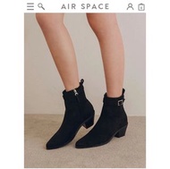 Air Space 英倫風釦飾尖頭中跟短靴