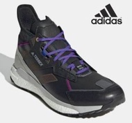 Adidas（登山鞋）